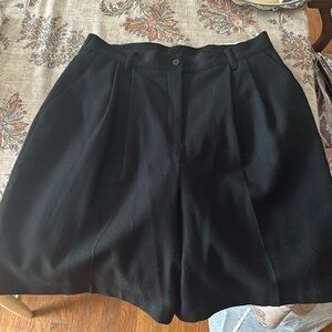 NWT women’s Shorts Size 14 wool stretchy waist